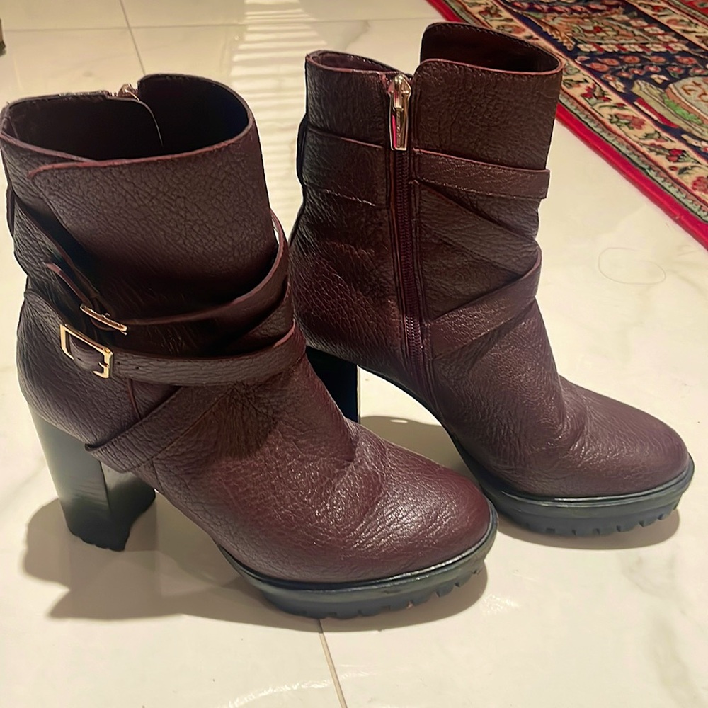 Vince Camuto Elisen Buckle Lug Sole Booties Boots Elderberry